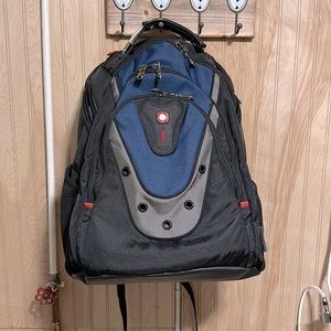 Wenger Backpack. 🖤